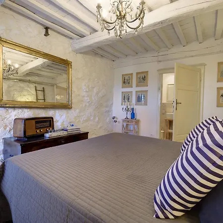 Guest house The Retreat A Romantic Bedroom In Maremma *